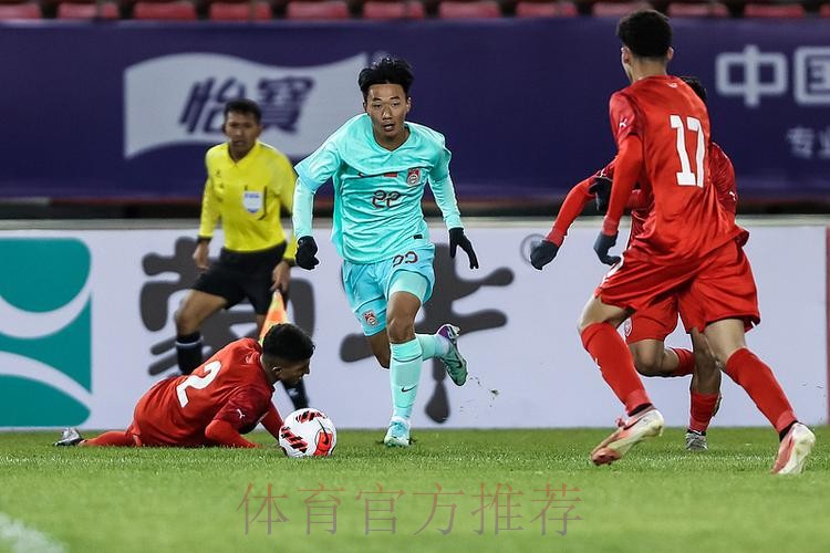 中国队2:0战胜巴林队 取得U17亚预赛开门红